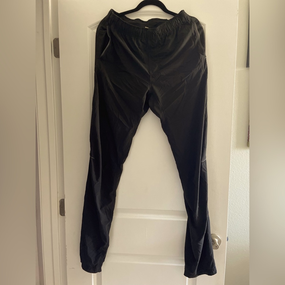 Men’s Lululemon windbreaker pants with zippers